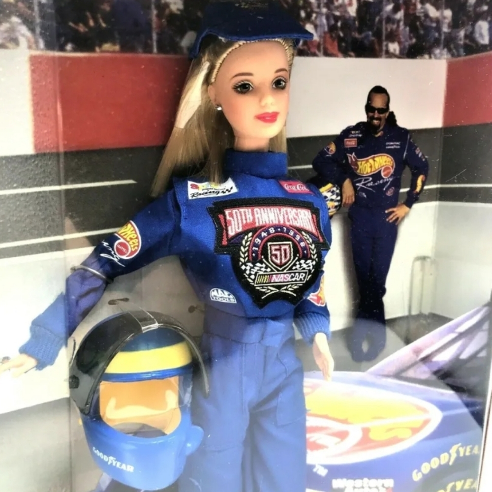 NIB VINTAGE 90s NASCAR RACING DRIVER BARBIE DOLL - Picture 3 of 4